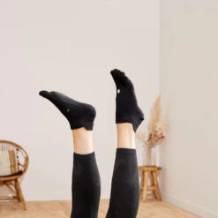 CHAUSSETTES YOGA 5 DOIGTS ANTIDERAPANTES NOIR -Plein Air Sports Magasin chaussettes yoga 5 doigts antiderapantes noir 2