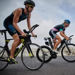 Zone3 Combinaison Triathlon Tri-fonctions Activate Sans Manche -Plein Air Sports Magasin combinaison triathlon tri fonctions activate sans manche 2