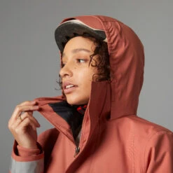 BTWIN VESTE PLUIE CHAUDE VELO VILLE VISIBILITE NUIT 540 FEMME TERRA COTTA -Plein Air Sports Magasin veste pluie chaude velo ville visibilite nuit 540 femme terra cotta 4