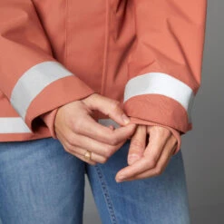 BTWIN VESTE PLUIE CHAUDE VELO VILLE VISIBILITE NUIT 540 FEMME TERRA COTTA -Plein Air Sports Magasin veste pluie chaude velo ville visibilite nuit 540 femme terra cotta 7