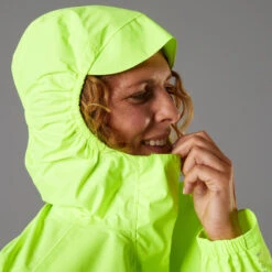 BTWIN VESTE PLUIE VELO VILLE FEMME 120 JAUNE FLUO CERTIFIÉE EPI VISIBILITÉ JOUR 12 BTWIN VESTE PLUIE VELO VILLE FEMME 120 JAUNE FLUO CERTIFIÉE EPI VISIBILITÉ JOUR -Plein Air Sports Magasin veste pluie velo ville femme 120 jaune fluo certifiee epi visibilite jour 2